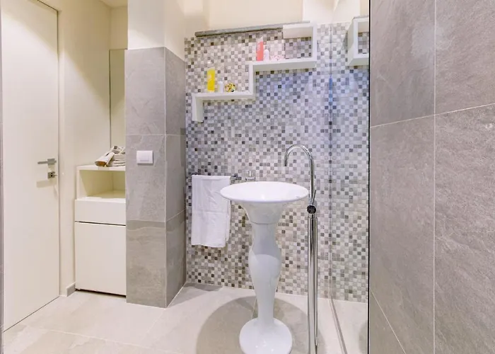 La Perla Tra Gli Ulivi 12, Emma