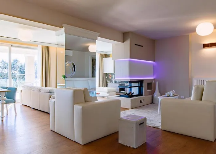 La Perla Tra Gli Ulivi 12, Emma *