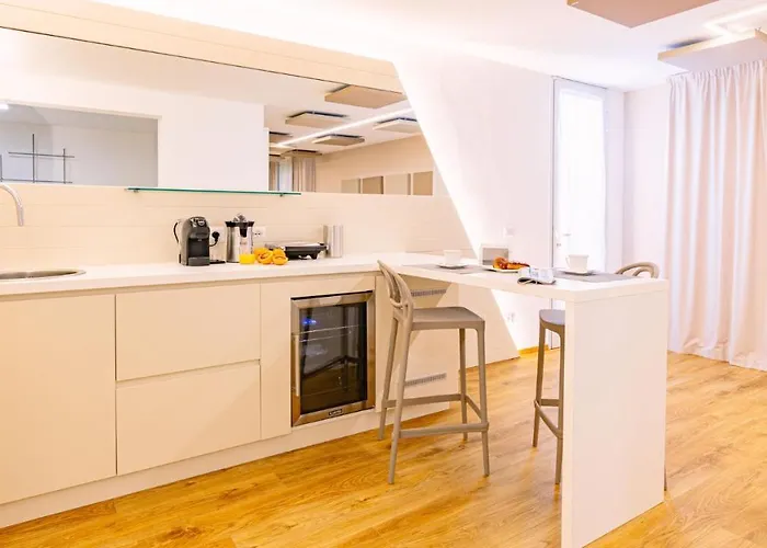 La Perla Tra Gli Ulivi 12, Emma *