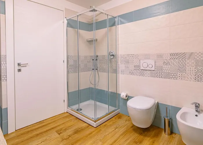 La Perla Tra Gli Ulivi 12, Emma *